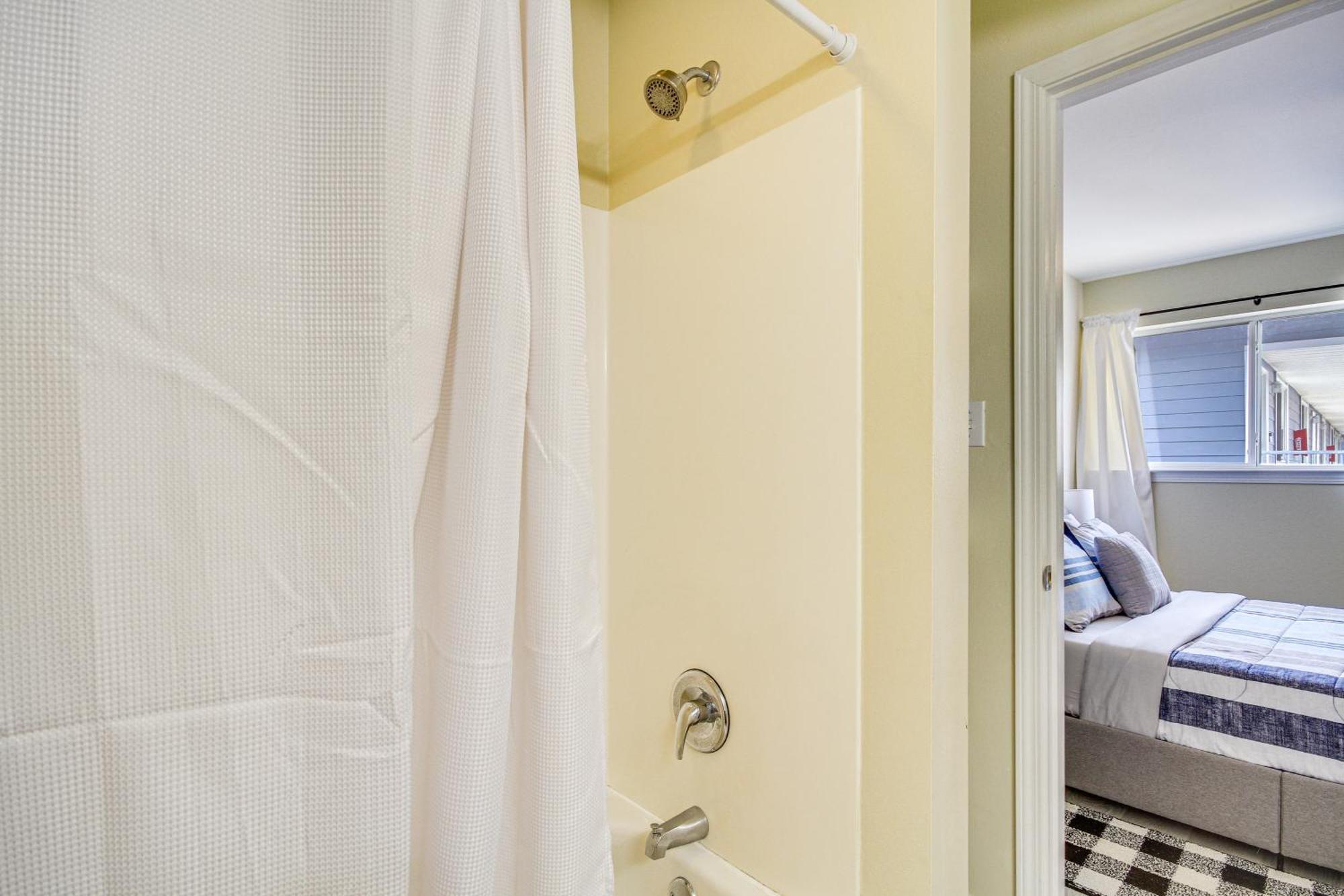 Airy Biloxi Condo With Patio Walk To Beach! Екстериор снимка